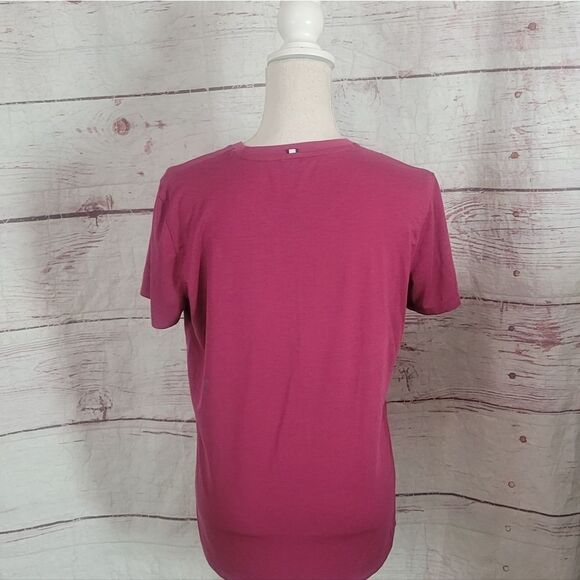 Kit and Ace Shortsleeve T-Shirt Size Medium - Picture 2 of 6